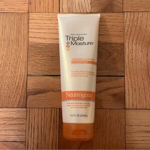 Neutrogena Triple Moisture Cream Lather Shampoo 8.5 oz (1) New Professional